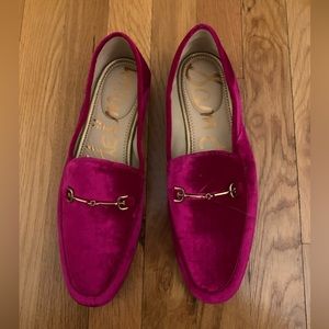 New Vibrant pink velvet Sam Edelman Loraine loafer in size 9